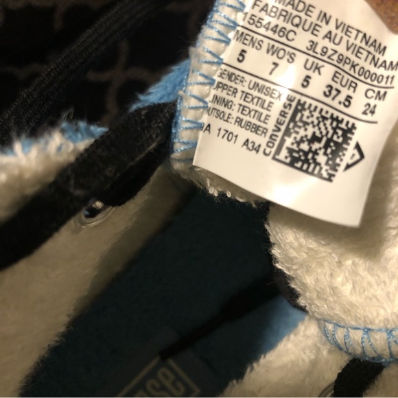 Converse Chuck Taylor 10 All Star  Blue Fuzzy Bunny High Tops Womens 7 RARE - Picture 9 of 9